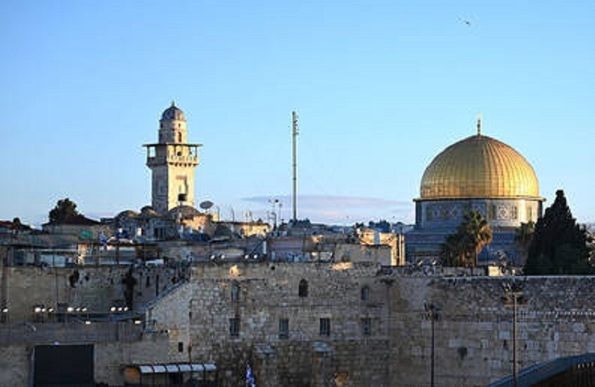 تصعيد خطير: إسرائيل تغلق المسجد الأقصى أمام صلاة الجمعة في رمضان وسط توتر إقليمي